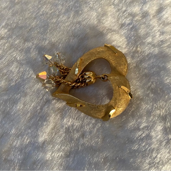 ☘️VTG Heart Brushed Gold Dangling Iridescent Crystals - Picture 3 of 3